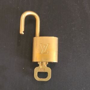 Louis Vuitton Luxurious Gold Lock #305